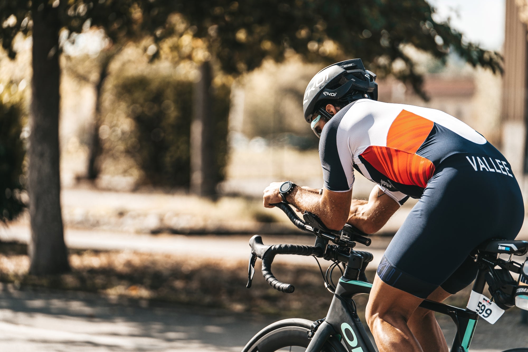 Benjamin Vallée, triathlète, en train de faire du vélo