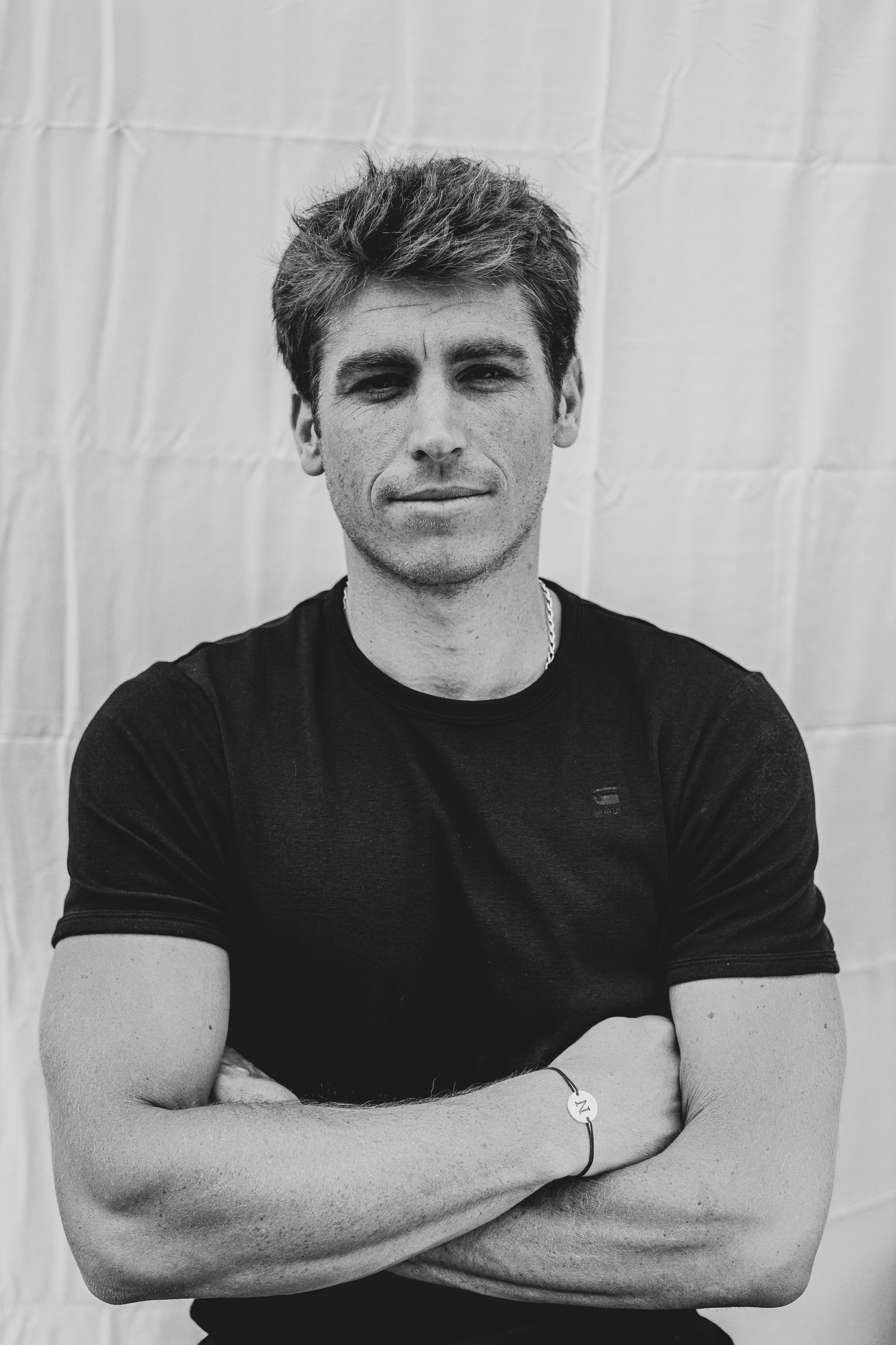Portrait noir et blanc du sportif Dan Necol